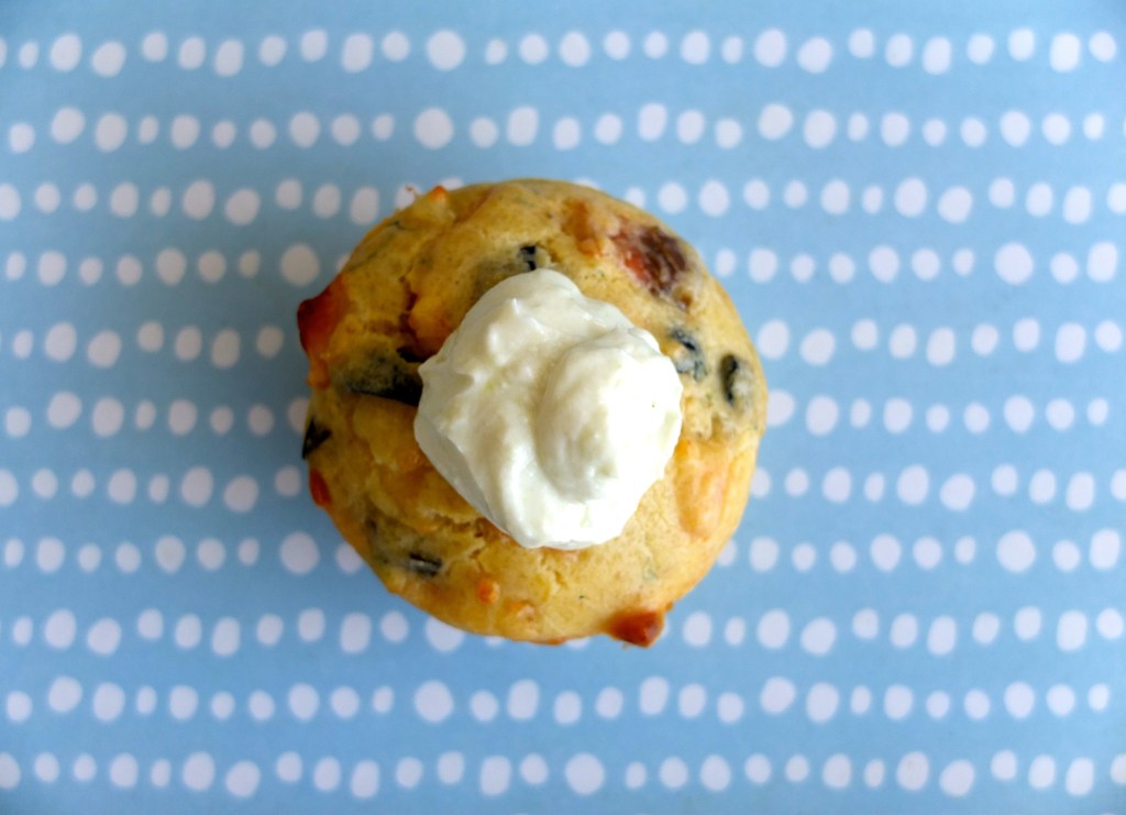Smoked salmon & Black olives cupcakes with Wasabi&nbsp;cream